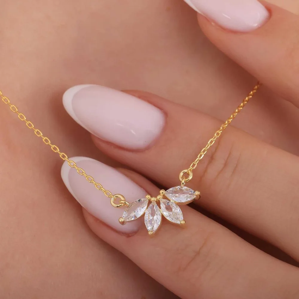 Elegant Women's Stainless Steel Necklace with Horse Eye Zircon Trendy Crystal Collarbone Chain Fashion Jewelry Accessory