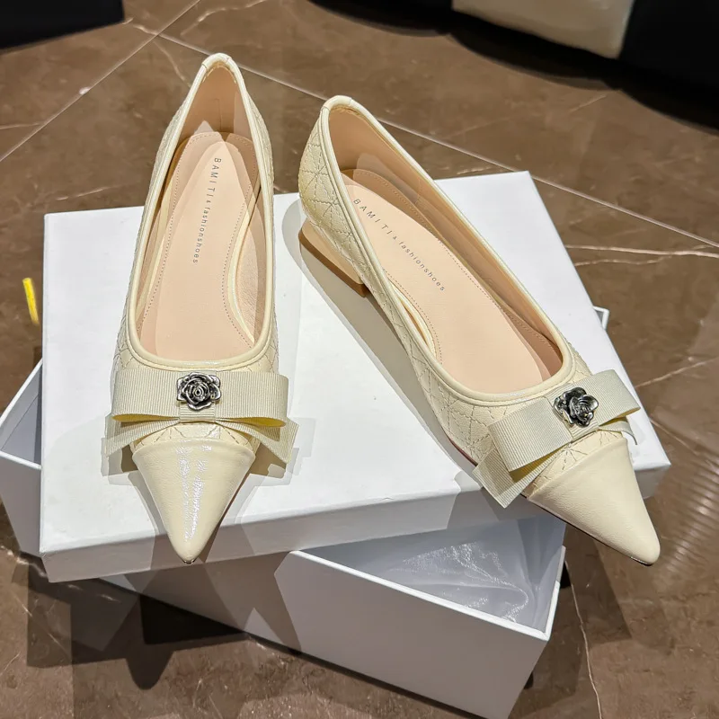 

Women's Shoes French Pointed Tip Low Heels for Woman Exquisite Metal Decorative Flowers Casual Shoe Designer Shoes Zapatos Mujer