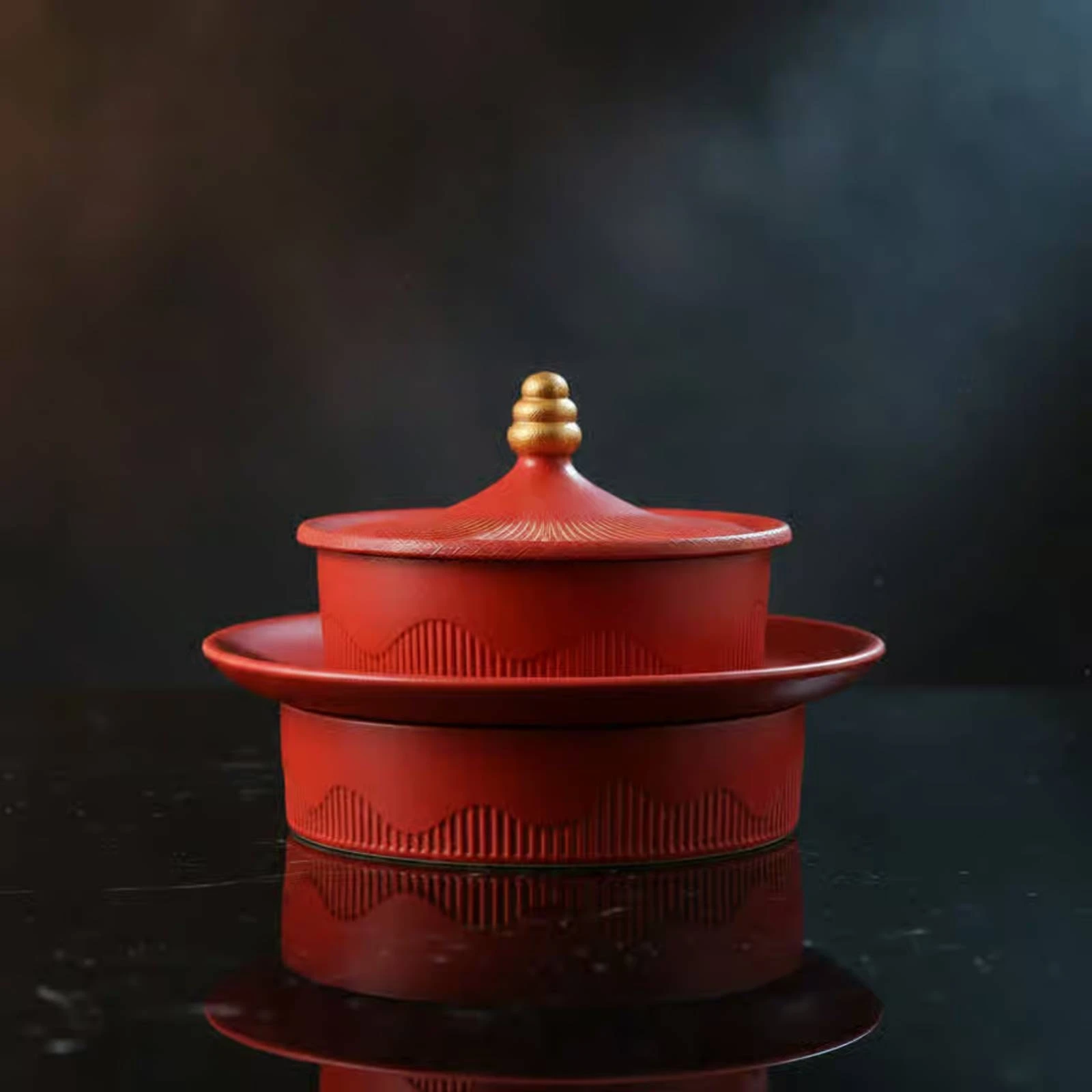 Compact Sturdy Ceramic Fruit Bowl Ridged Lidded Plate with Gold Detail for Elegant Tabletop Setup