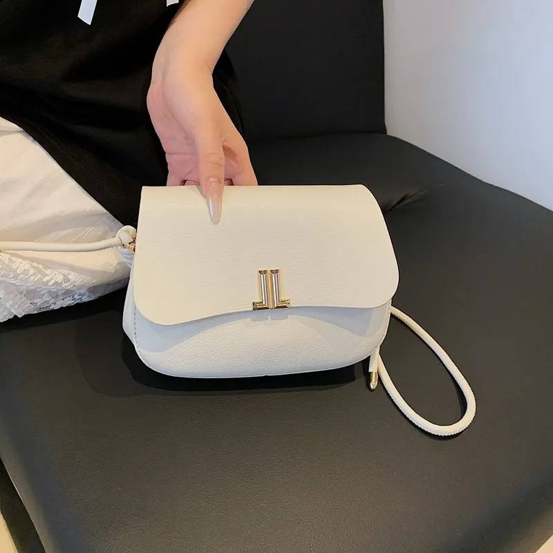 sacs-pour-femmes-a-la-mode-temperament-simple-mode-luxe-leger-epaule-bandouliere-et-sacs-a-main-de-style-de-rue