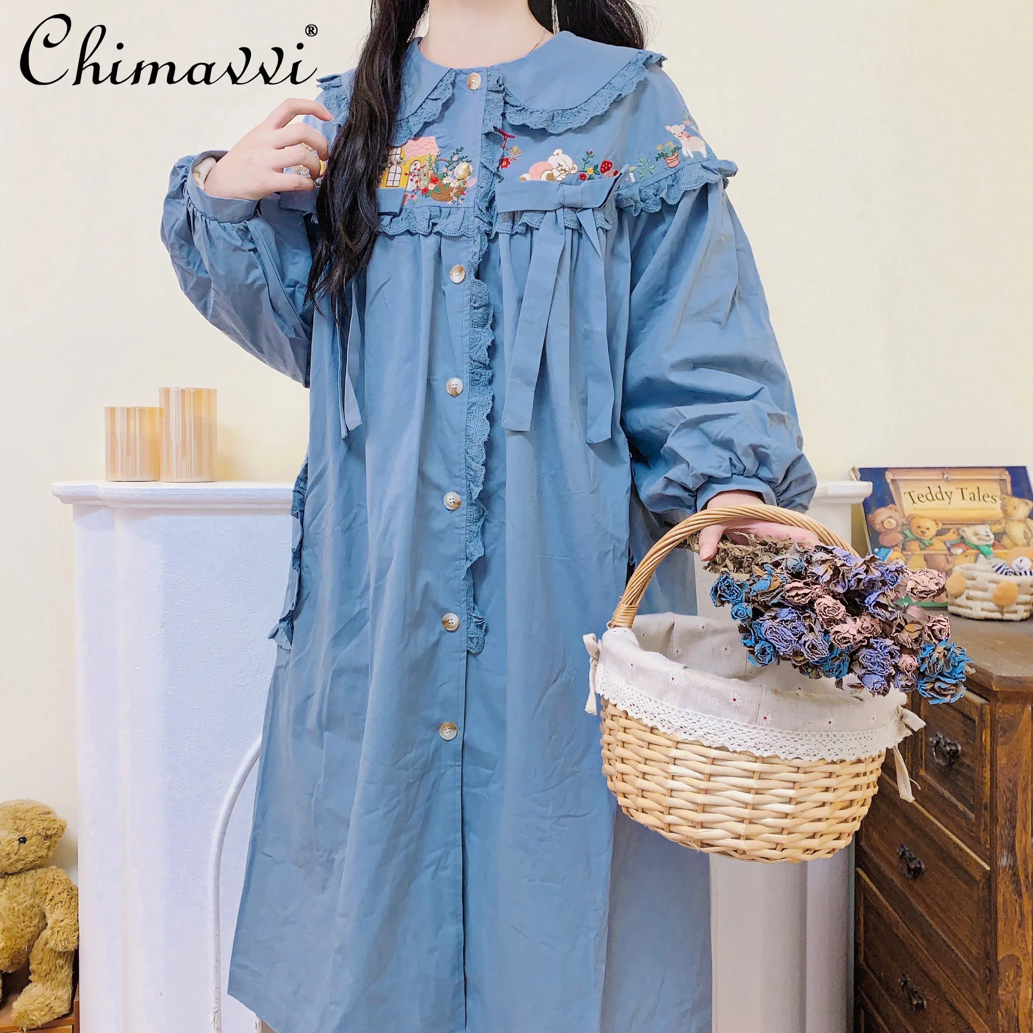 

Retro Blue College Style Cute Embroidered Lapel Velvet Trench Coat Autumn and Winter New Sweet Girl Loose Casual Mid-length Coat