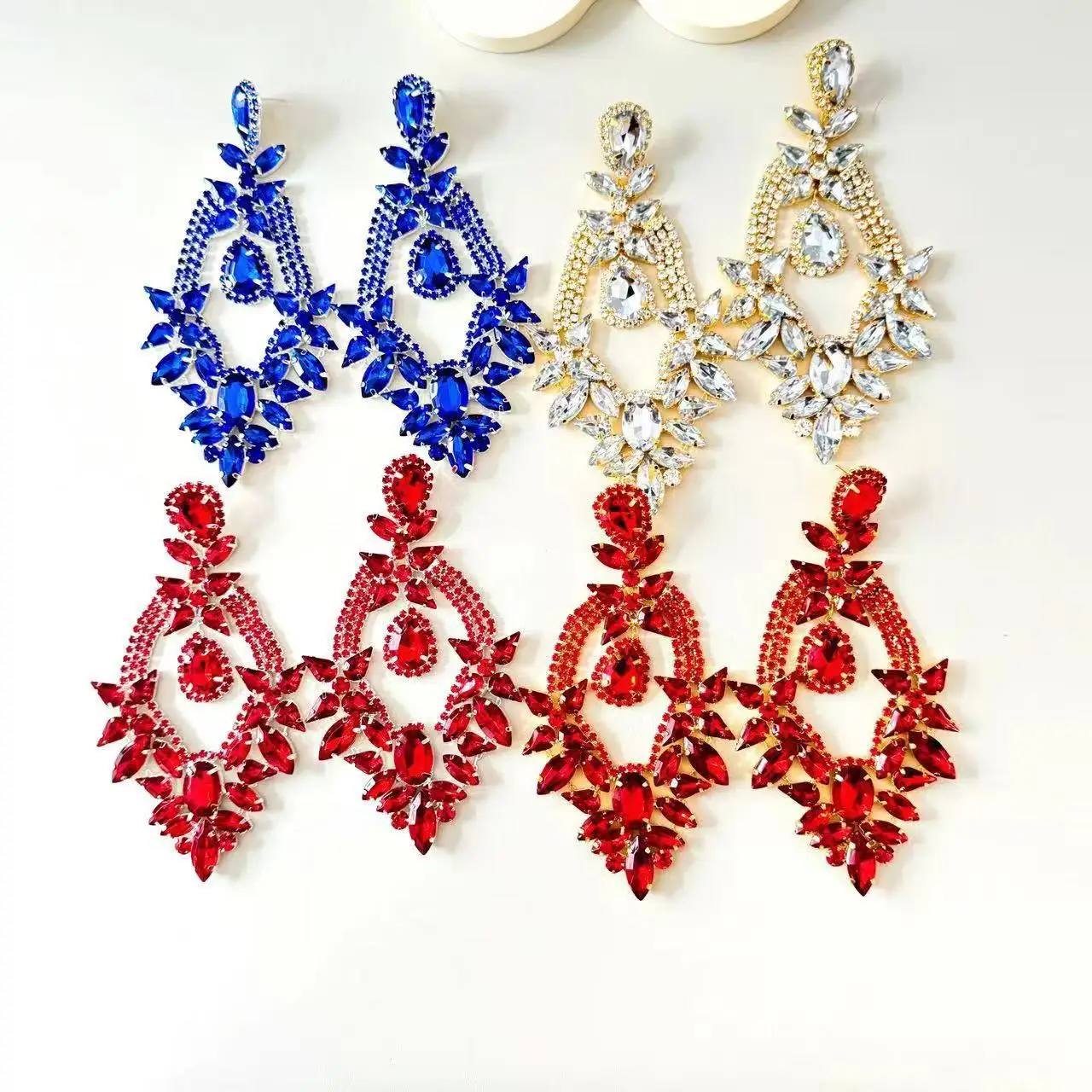 Oversized and Exaggerated Rhinestone Hanging Earrings, Sparkling Wedding Earrings Suitable for Women to Wear as Jewelry Gifts