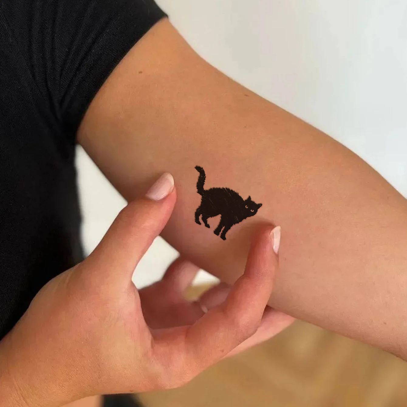 Pegatinas de tatuaje de gato negro para mujeres y hombres, arte de brazo, tatuaje falso temporal, impermeable, gatito de dibujos animados, duradero,