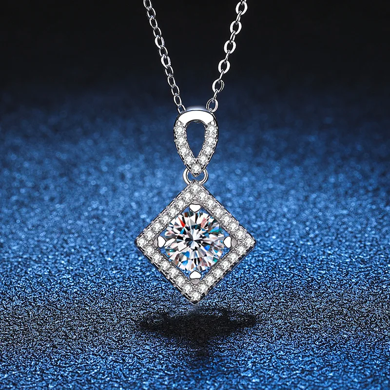 18K gold inlaid diamond pendant Moissanite PT950 platinum necklace geometric square inlaid diamond D-color collarbone chain