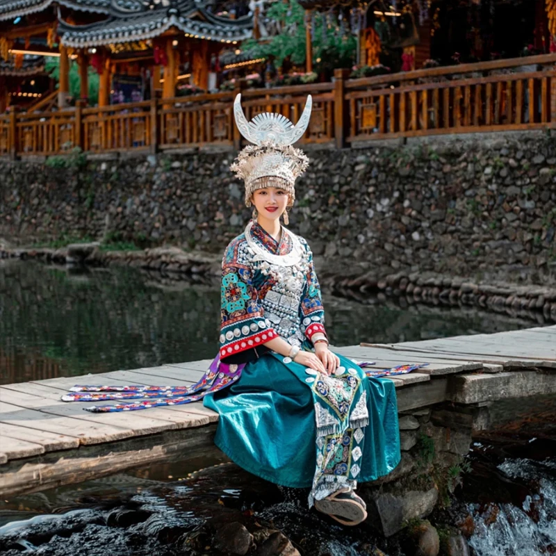 Dress Adult Women's Retro Chinese Ethnic Style Miao Costume Travel Photography Costume Stage Props with Silver Headdress Leisure