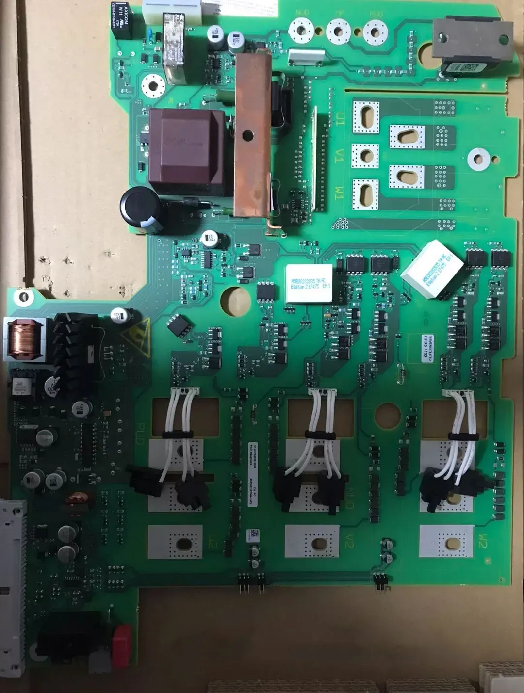 

Совершенно новый 6SE7027-2TD84-1HF5 гарантия один год.