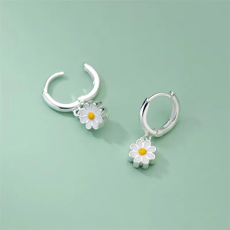 Spring New Cute Daisy Flower Stud Earrings For Women 2023 Sweet Shell Enamel Silver Plated Earrings Korean Temperament Jewelry