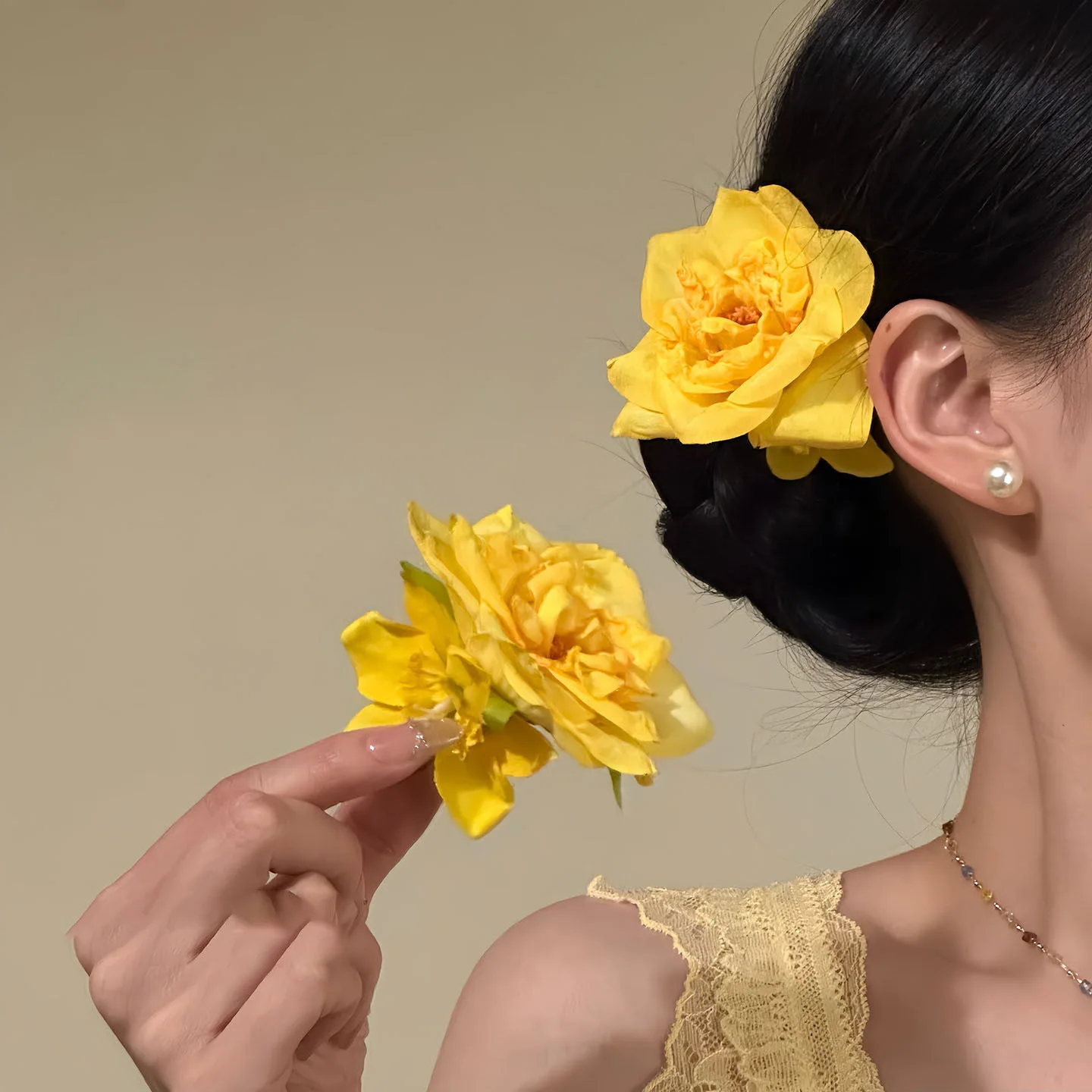 

Yellow Rose Narcissus Flowers Hairpin Island Resort Wind Side Clip Hairpin Duck Beak Clip
