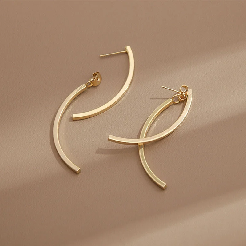 Unique Fish Shape Dangle Earrings for Women Golden Metal Bend Bar Drop Earrings Simple Statement Jewelry Punk Party Gift