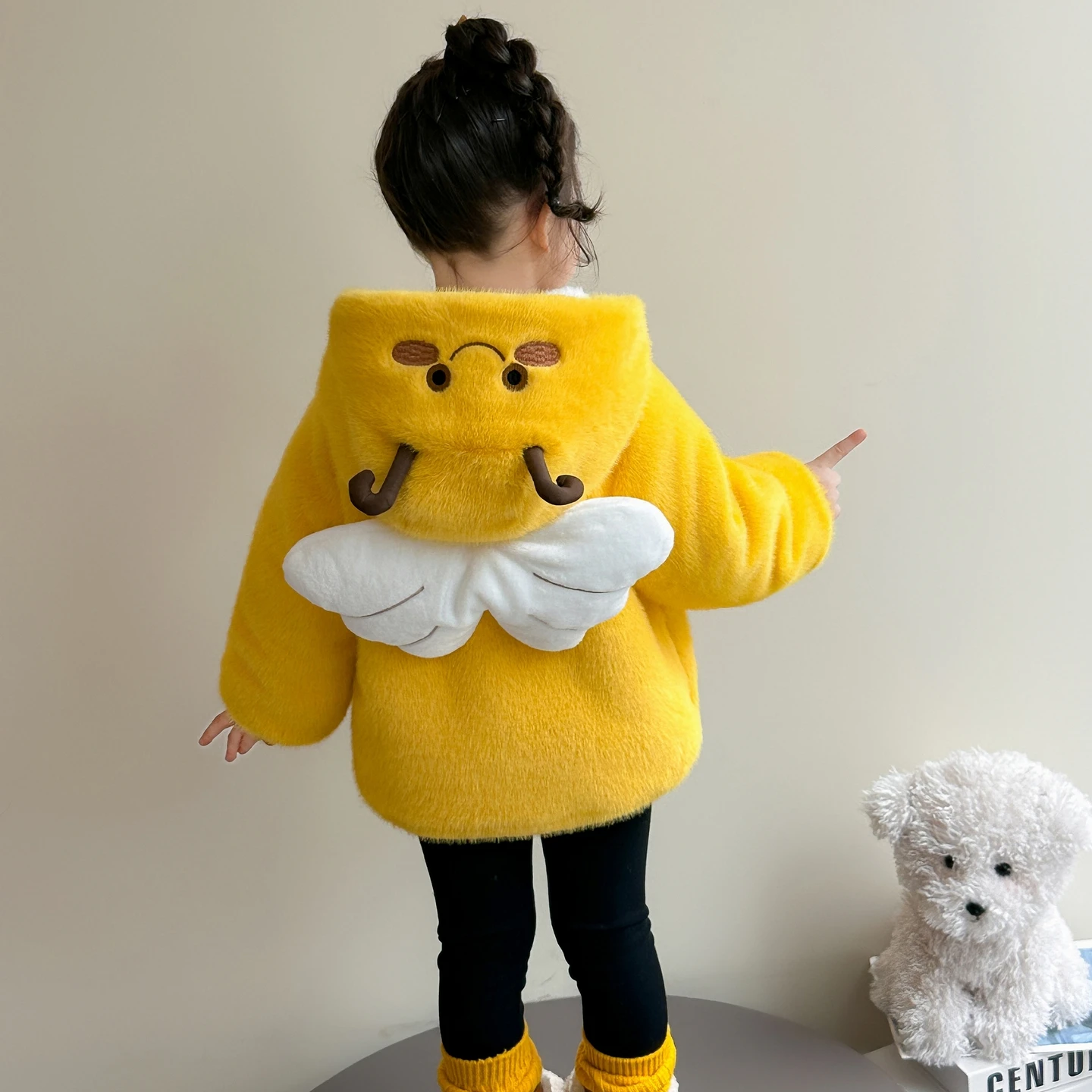 Girls' Cartoon Bee Fleece Lined Thick Warm Outerwear Winter Coat Baby Fashionable Cold Proof Long Sleeve Zipper Closure Jacket