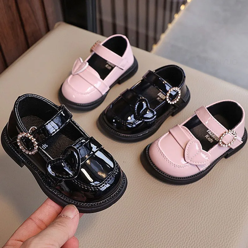 أحذية مسطحة للفتيات من الكريستال أحذية جلدية للأطفال الصغار أحذية غير رسمية مضادة للانزلاق أحذية فردية للأطفال الرضع مشوا لأول مرة