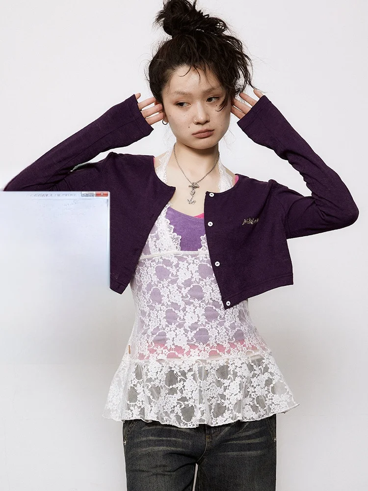 

Achihara Chic Sweet Spicy White Hanging Ne Strap Top Street Sle Pure Color жилет средней длины для молодых женщин 8-24 лет