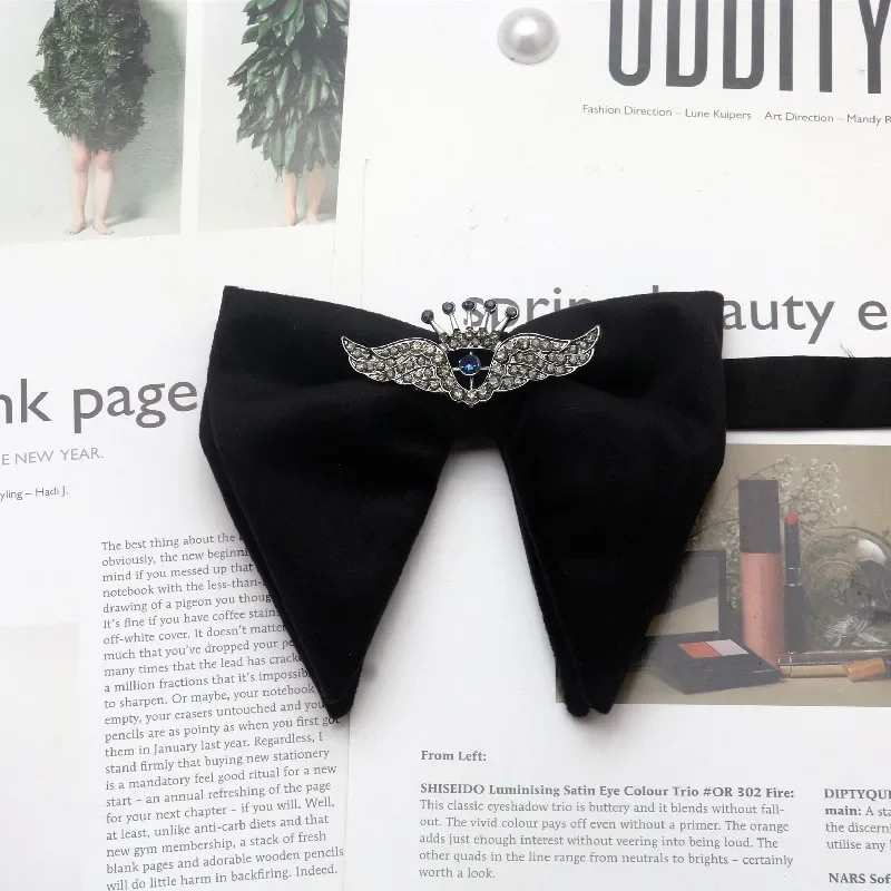 High-end banquet fashion horn horn gold chain black bow bow street photo photography casual velvet ties