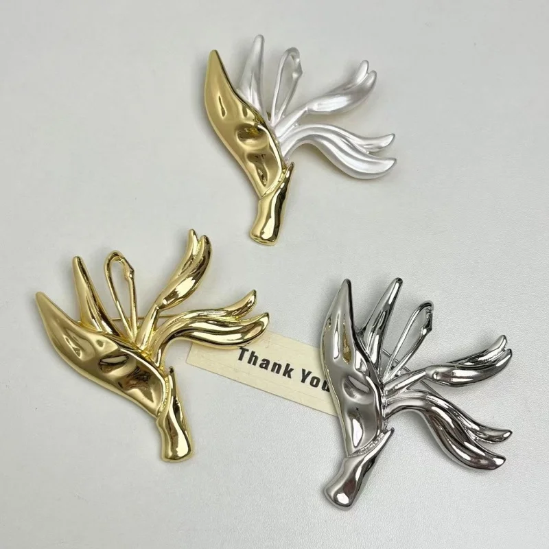 

French Vintage Floral Metal Brooch for Women Pin Suitable Gold And Silver Gradient 3D Plant Pin High-End Daily Commute Accessory