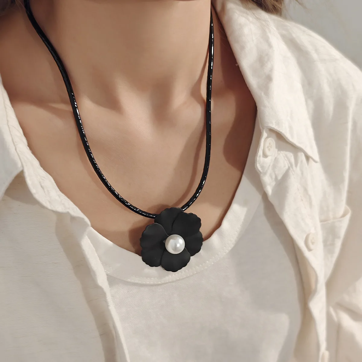 Pearl Flower Leather Necklace San Valentin Collares Para Mujer Tiki High-end Feel Fashionable Personalized Collarbone Chain