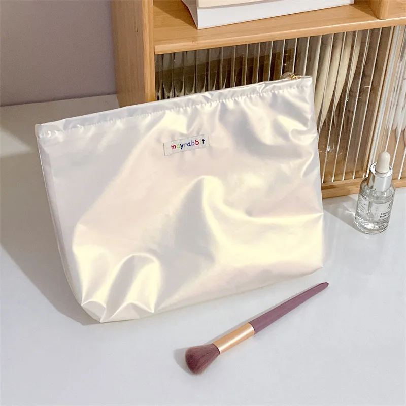 New Silver Shiny Square Clutch Cosmetic Bag Large Capacity Makeup Bag Pouch Travel Toiletries Skincare Organizer Make Up Kit