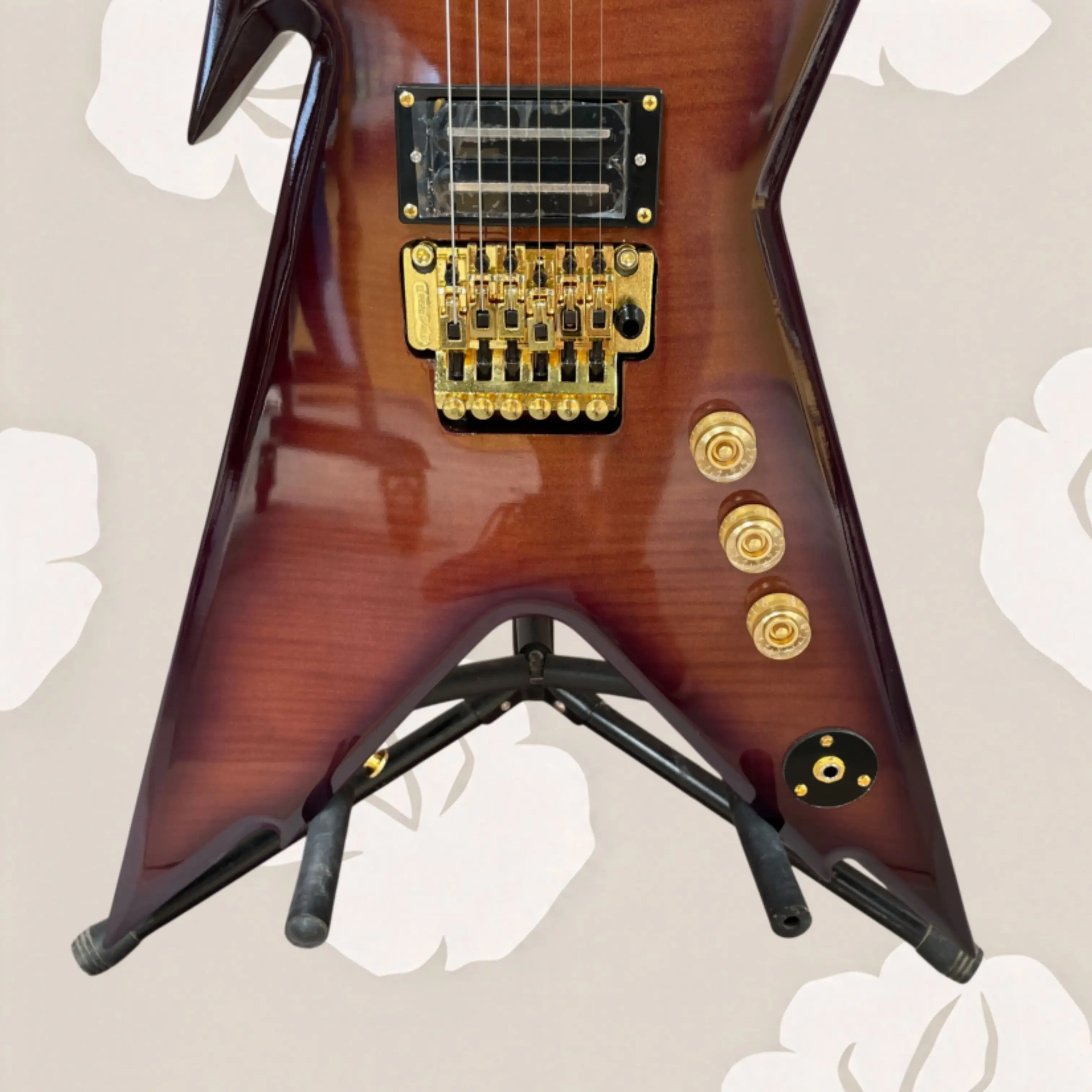 Red-Brown Electric Guitar, Angular Contours, Fine Texture Grain Guitars, Strong Visual Impact For Stage Performances Guitarra
