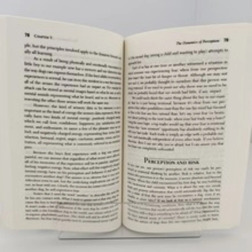 تجارة مارك دوغلاس في المنطقة وغلاف ورقي لكتب التاجر المنضبط باللغة الإنجليزية