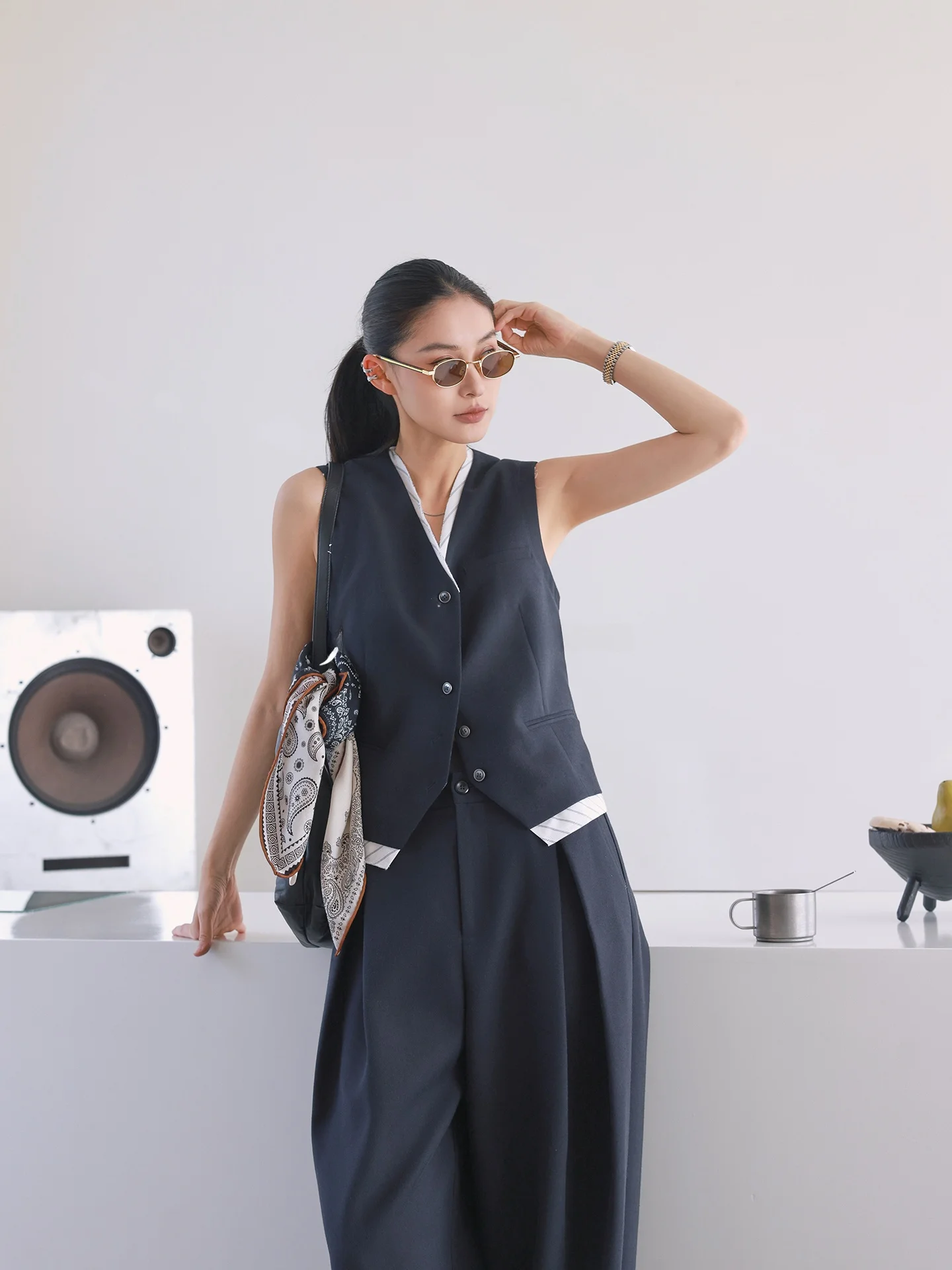 

Jieji Zhang Summer Short Sleeveless Suit Vest V-neck Waist-cinching Slimming Fake Two-piece Royal Blue Outerwear for Women