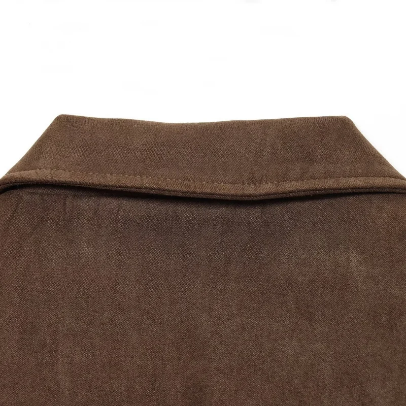 Nowa europejska i amerykańska moda damska, krótkie spodnie z brązowego zamszu o fakturze.