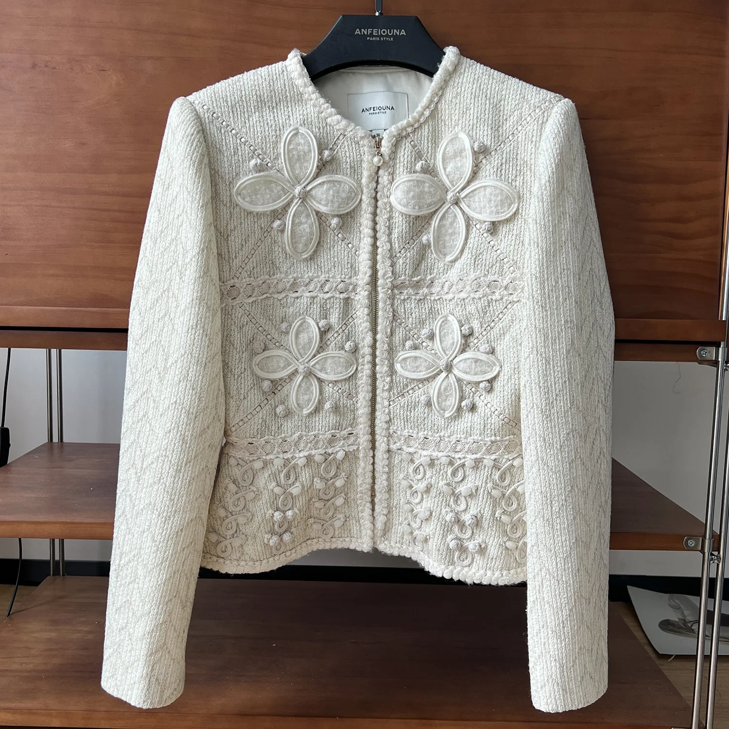 

2025 New Women Zipper Jacket Heavy Industry Palace Style Design Coat Three-dimensional Flower Nail Bead Women's Knitted Jacket