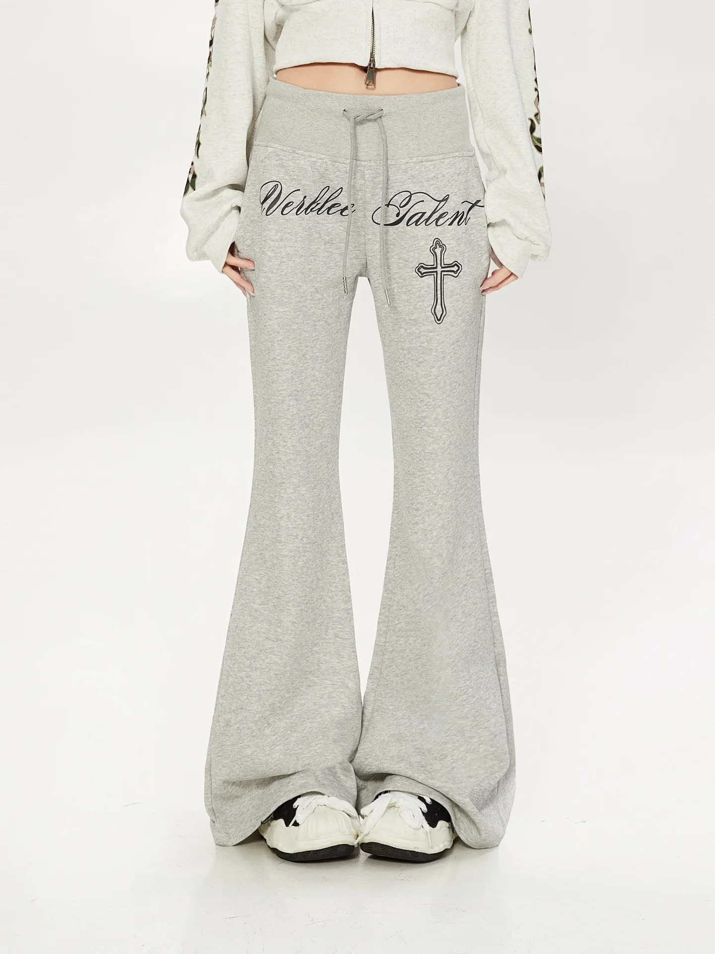 

Американские расклешенные брюки с принтом в стиле High Street для женщин: универсальные, стройнящие, спортивные, готические, микро-клеш, модные, брендовые