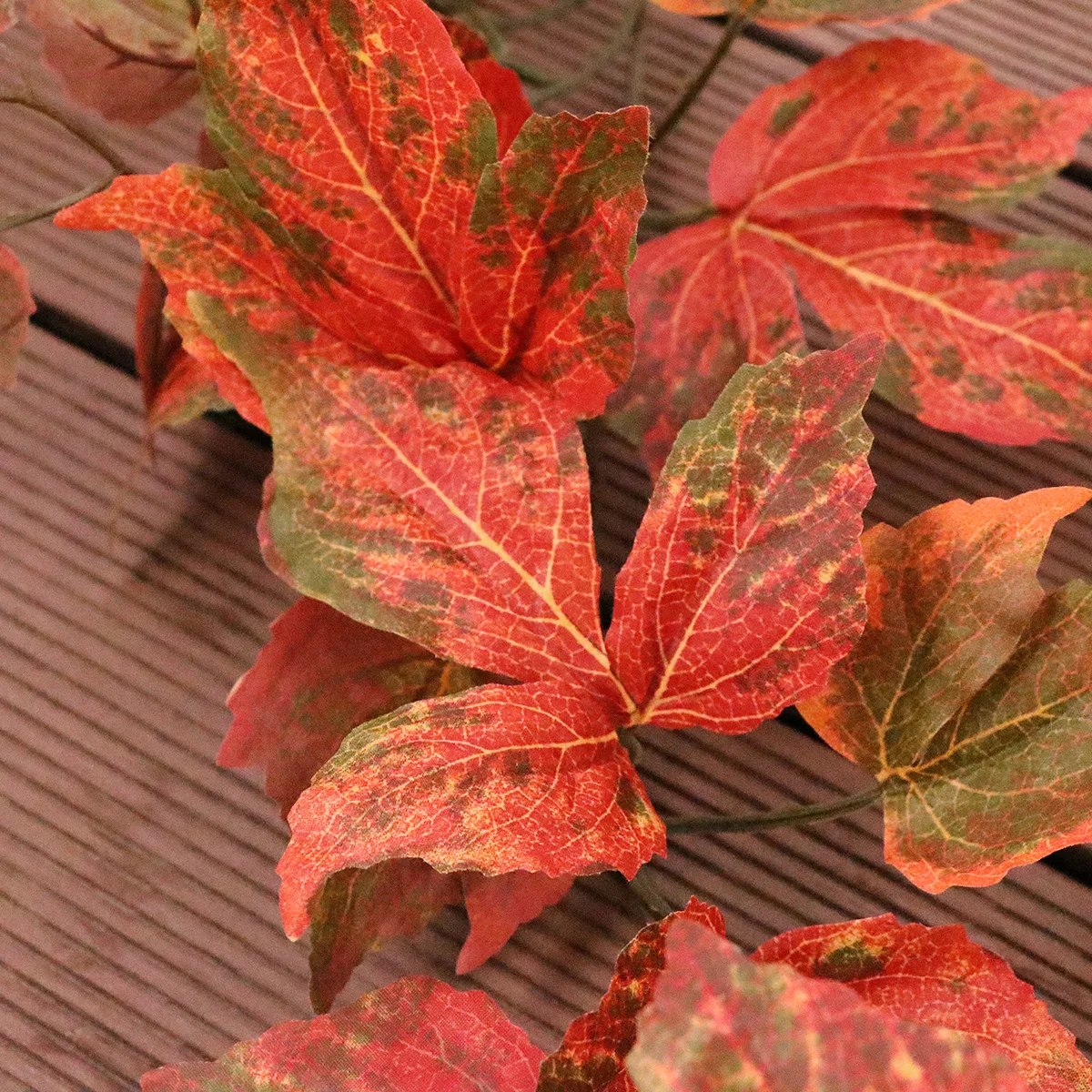 

Artificial Maple Leaves Realistic Decor Wedding Banquet Fall Touch Fake Leaves Hanging Plant