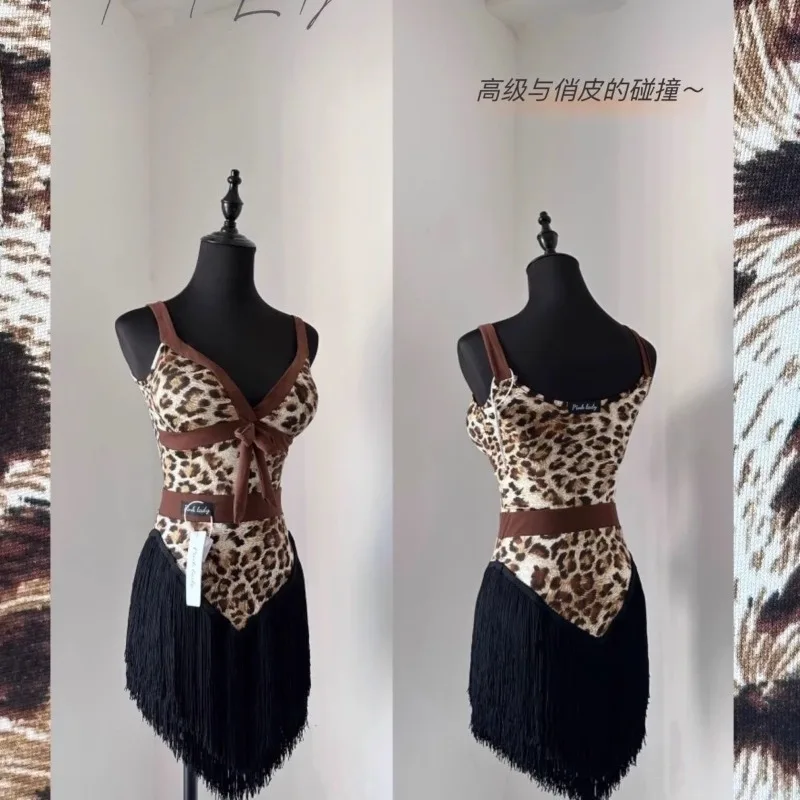 사용자 정의 라틴 댄스 복장 레오파드 프린트 캐미솔 술 하프 스커트 연습 복장 성능 경쟁 의류 탑 슈트
