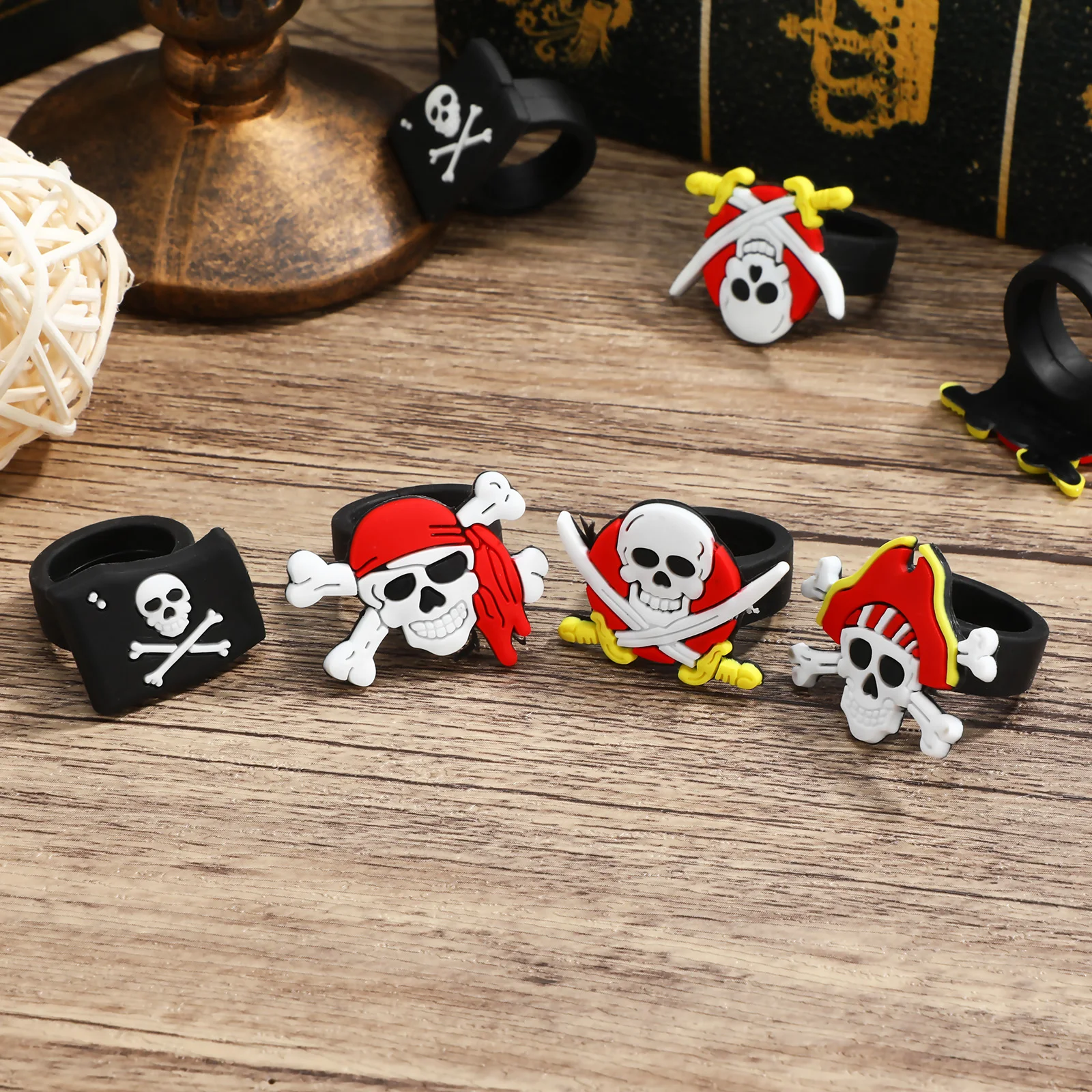 16 anelli morbidi in PVC a tema pirata per bambini, cartoni animati, bomboniere, decorazioni di compleanno, giocattoli, set di anelli di gomma creativi