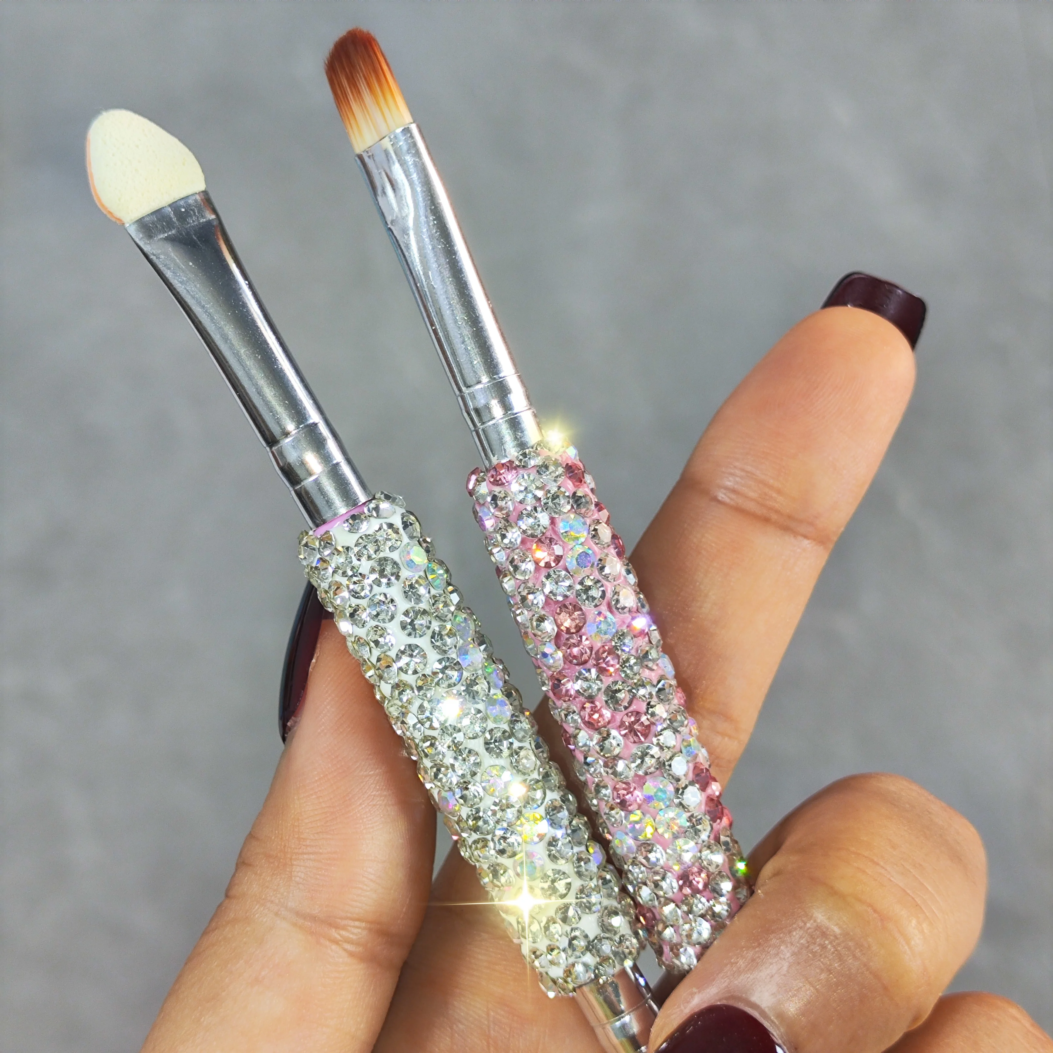 Pincel de sombra esponja de cabeça dupla de alto nível de aparência conjunto de diamante artificial viagem portátil delineador macio pincel de maquiagem para os olhos