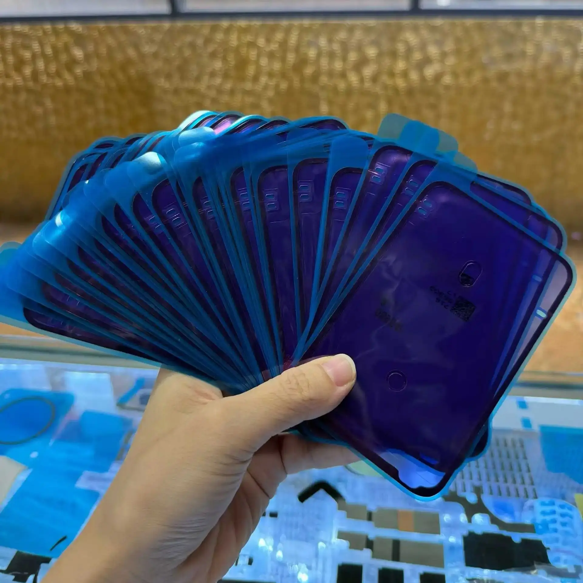 

50 шт. 3-слойная водонепроницаемая наклейка Qri для iPhone 15 Pro 15plus16 17promax 14 promax 17air, клейкая лента для заднего панели, клейкая уплотнительная лента