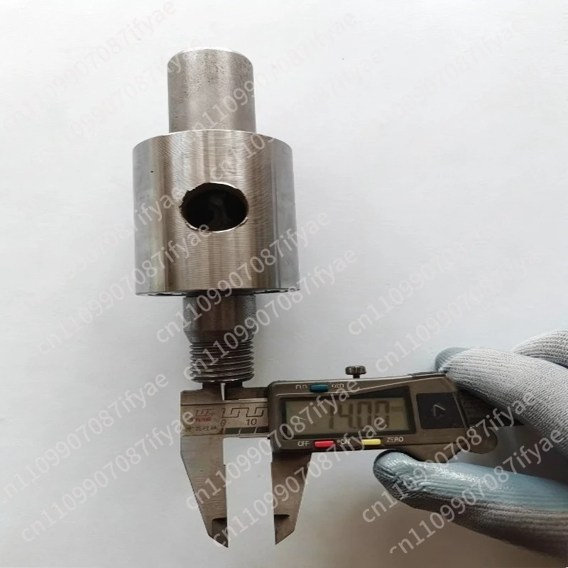 The water filling device of the drilling machine drill and pipe laying machine can pass through the sewage