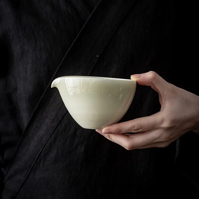 

Grass and wood gray glaze fair cup Kung Fu tea set Japanese ceramic tea sea retro tea divider