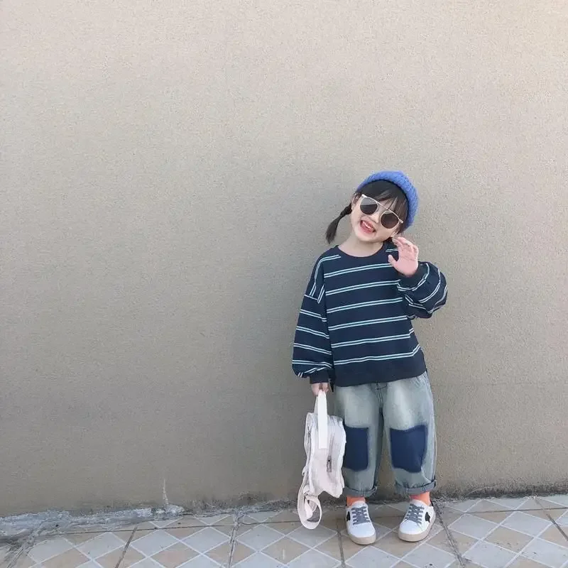 2026 جديد الفتيان والفتيات مجموعة الربيع والخريف الأطفال المألوف سويتر مقلم وجينز قطعتين مجموعة ملابس الاطفال