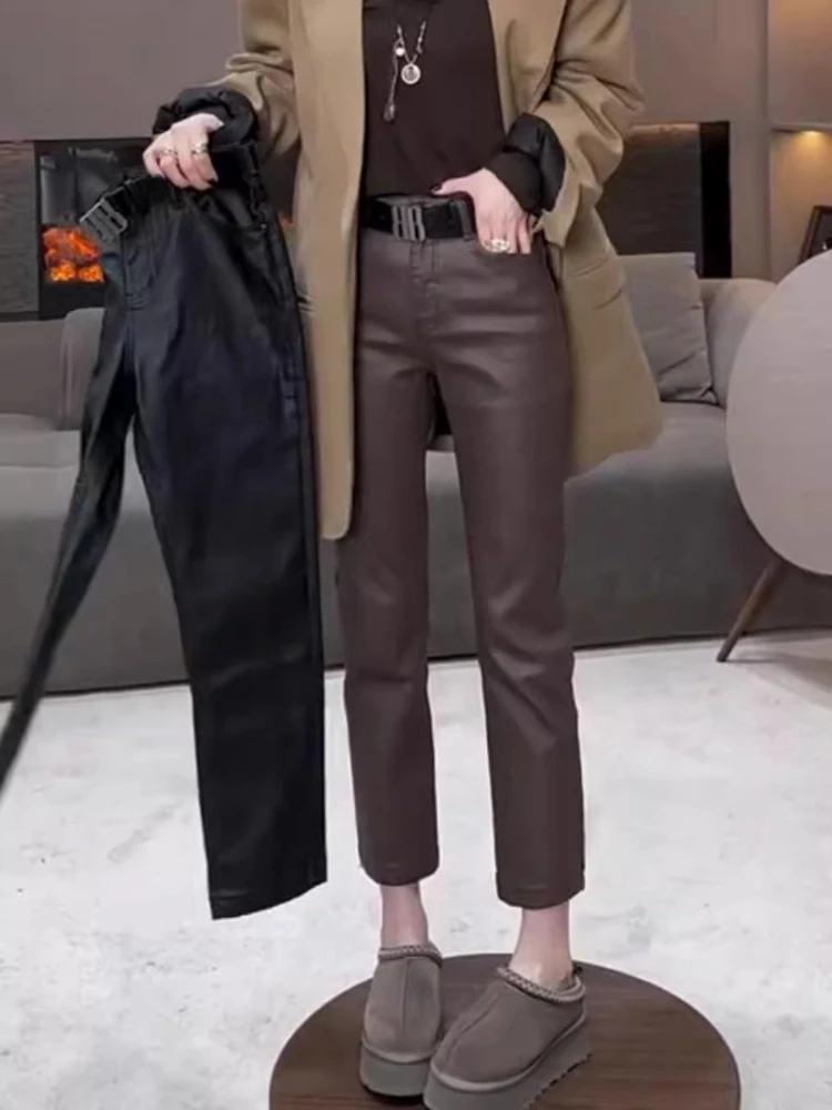 

Кожаные брюки с флисовым покрытием, женские зимние новые повседневные брюки с высокой талией, модные прямые универсальные брюки-карандаш из искусственной кожи Y2k