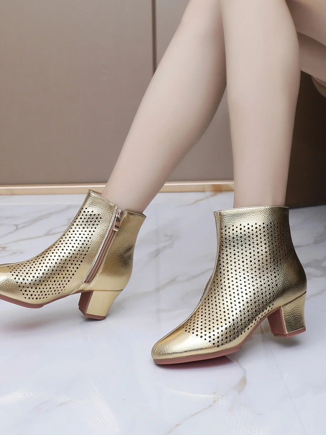 nuove-scarpe-da-ballo-da-donna-2026-in-vera-pelle-traspirante-con-cerniera-e-dettagli-traforati-stivali-da-danza-performance-colore-oro