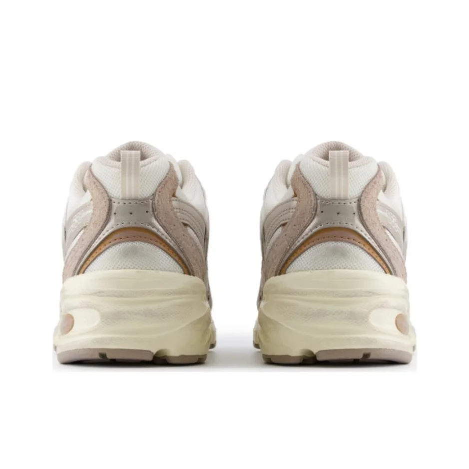 New Balance NB 530 - حذاء مريح، متعدد الاستخدامات، متين، متوسط القطع، للأب، لون أبيض ورمادي.
