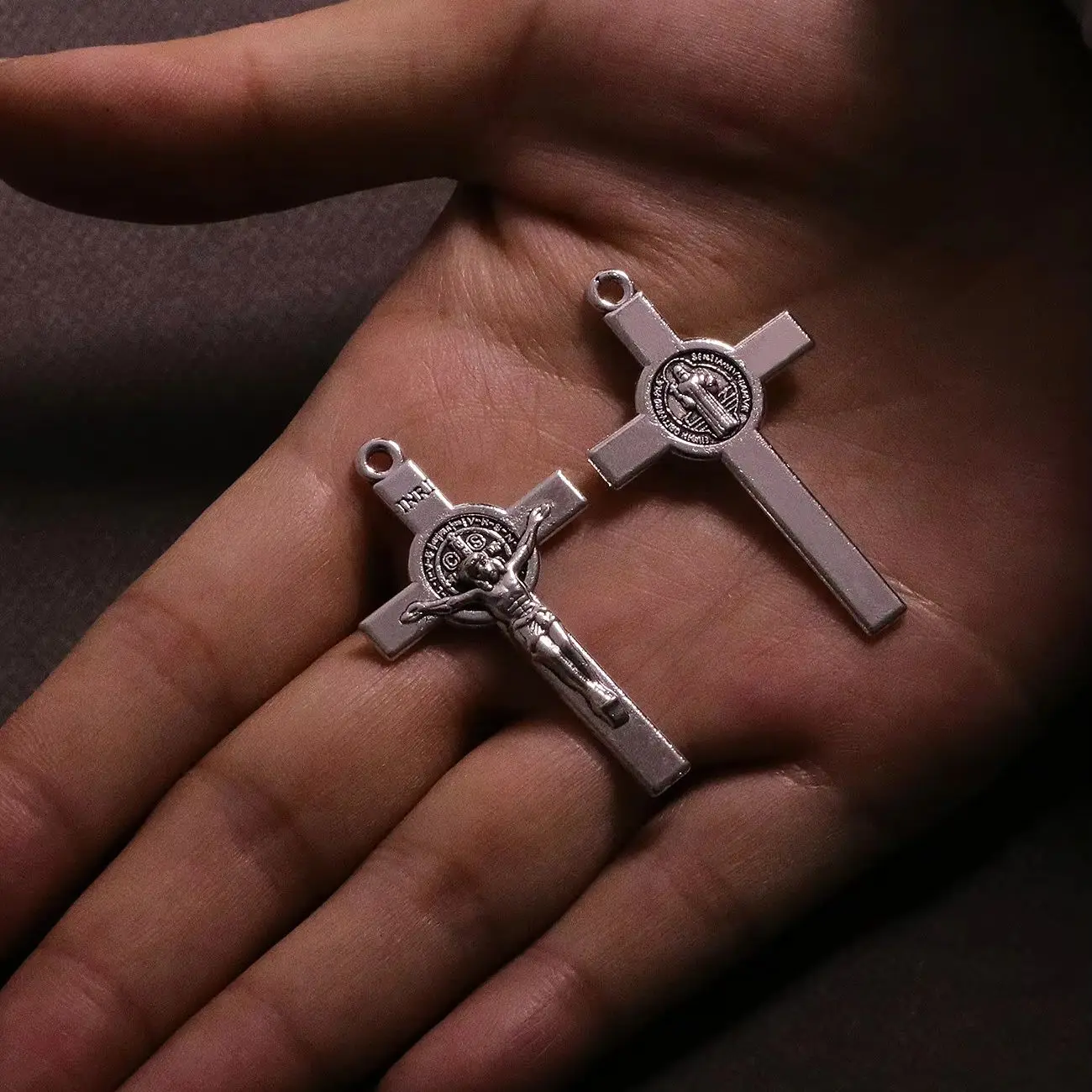 10Pcs/15Pcs/30Pcs Catholic Exorcism St.Benedict Pendants INRI Crucifix Jesus Cross Medal for DIY Necklace Jewelry Accessories