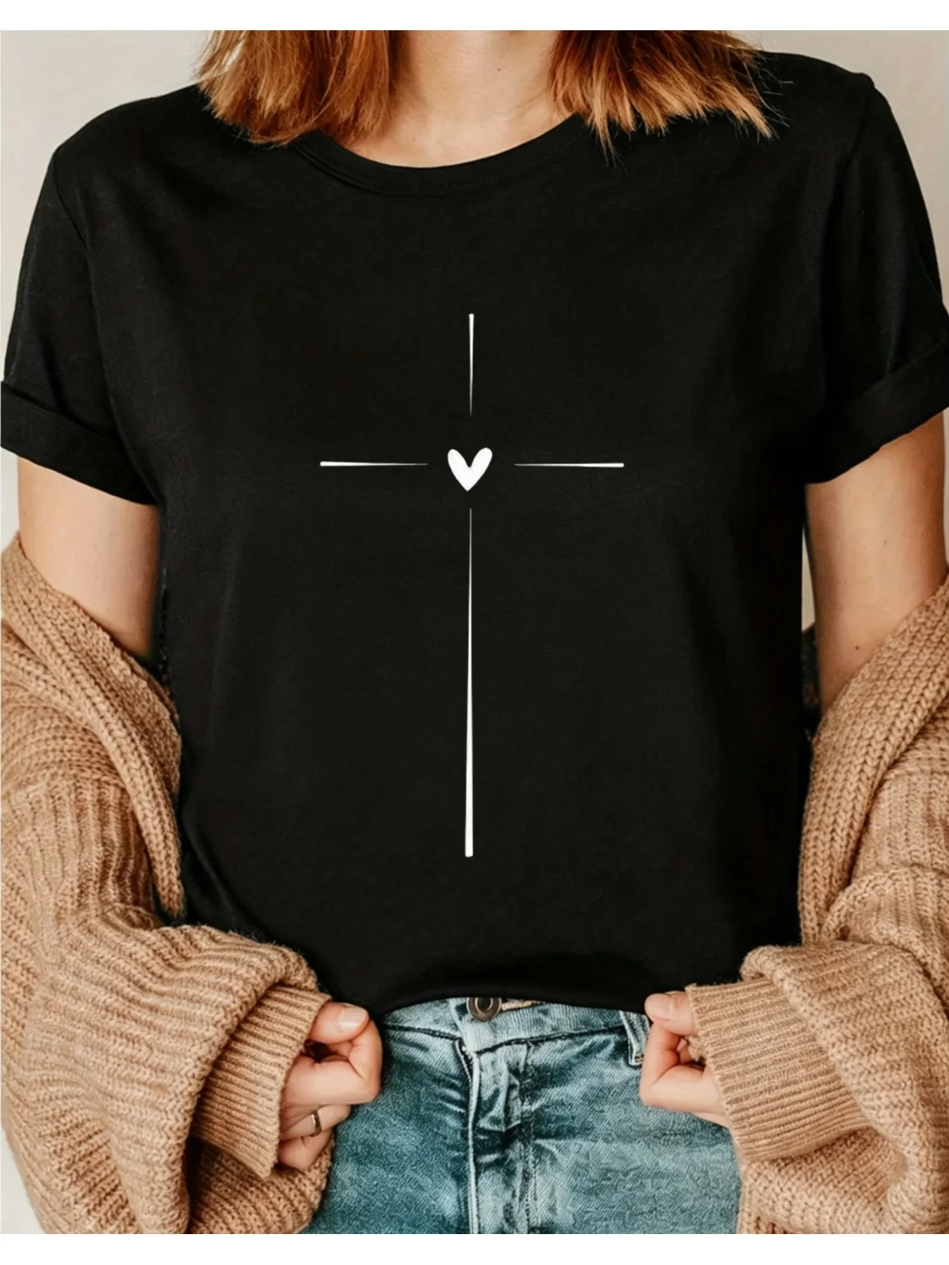 Women's Graphic T-Shirt, Round Neck Design, Cross and Heart Print, a Casual Essential for All Seasons This Simple and Versatile Short-Sleeved Top Easily Creates a Daily Look and Is Suitable for Wearing on Various Occasions.