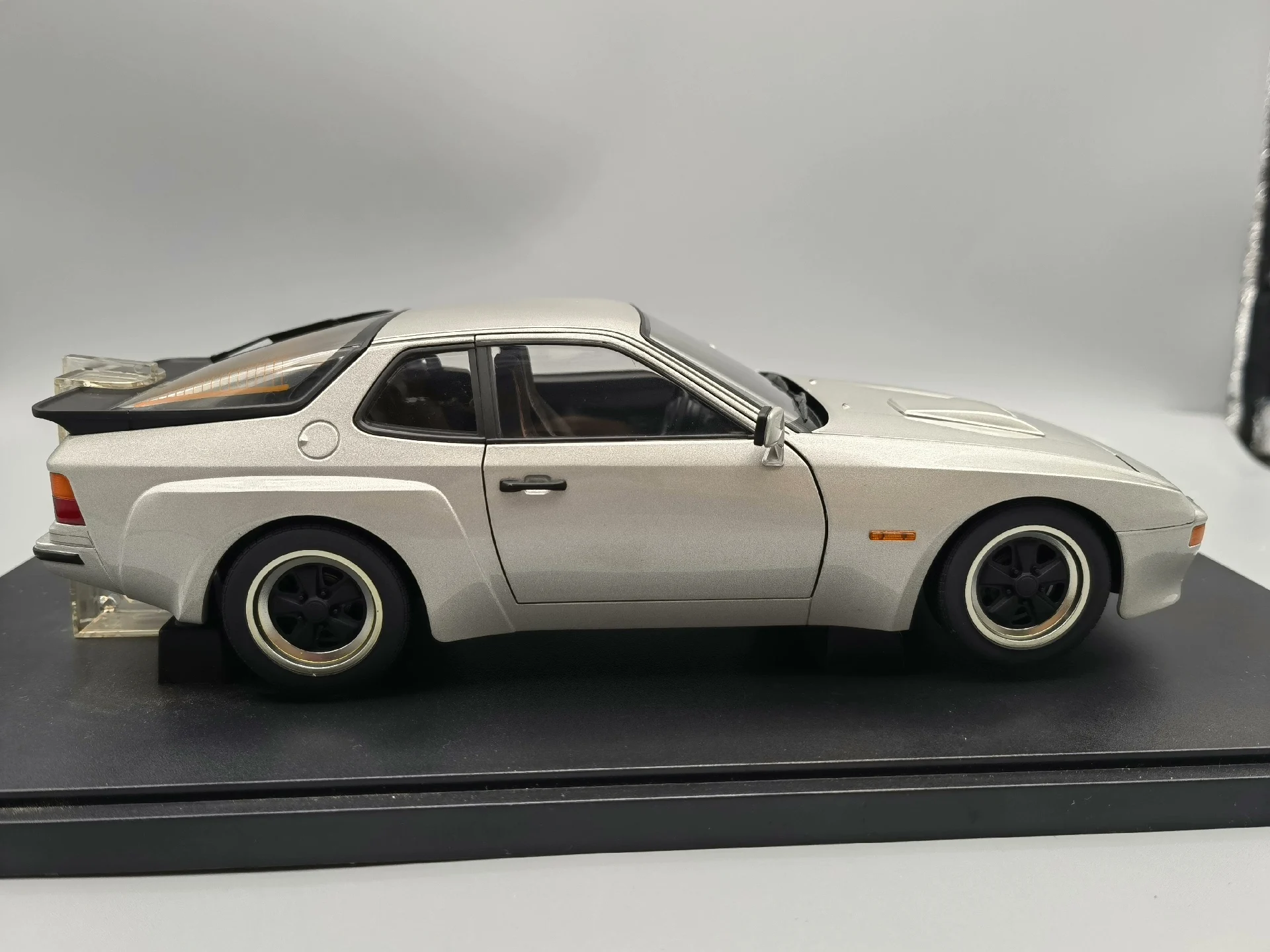 Autoart 1:18 924 GT 1980 Silver/Red Simulation Limited Edition All Open Alloy Metal Static Car Model Toy Gift