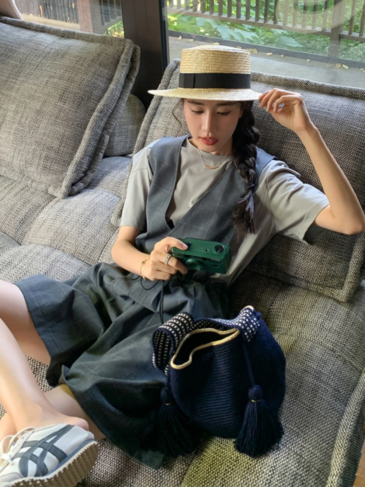 

Комплект из укороченных брюк в клетку и футболки: модный летний наряд для женщин, комплект из двух предметов, маленький размер