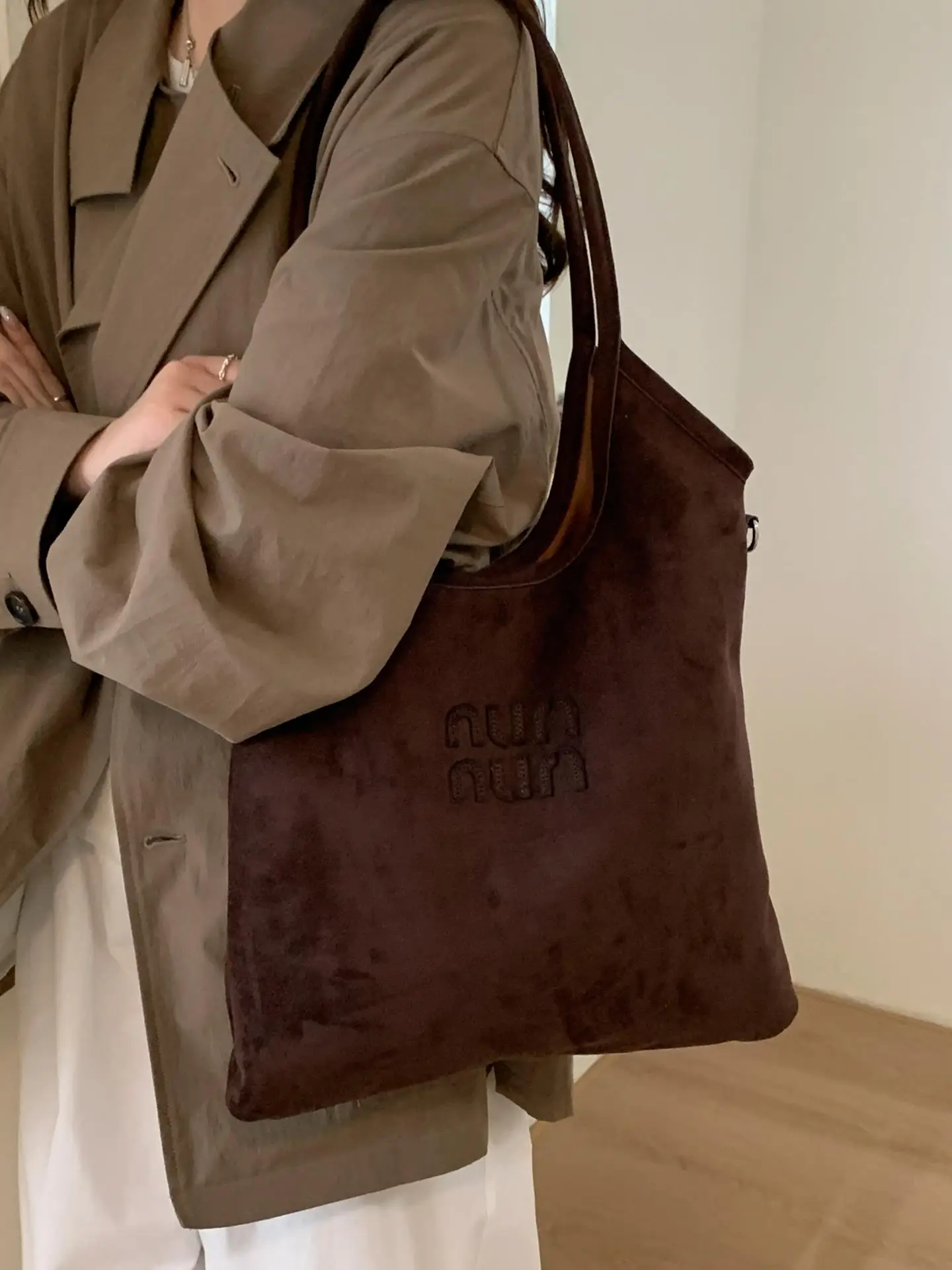 

Большая вместительная сумка через плечо из замши, повседневная женская сумка-тоут, сумка для поездок на работу, модная осенне-зимняя новинка