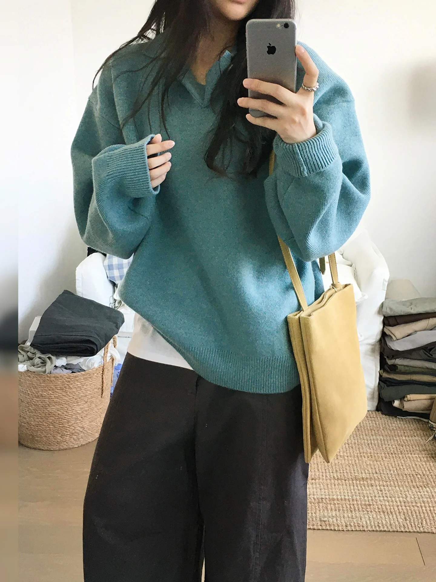 

Свободный корейский вязаный свитер синего цвета для женщин, новинка ранней весны, в стиле Lazy Feelings, можно носить как снаружи, так и внутри.