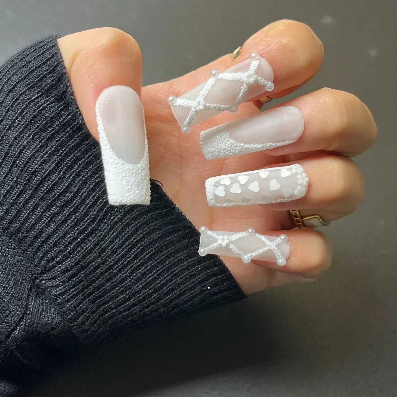 10개입 수제 무광 화이트 네일 코핀 프레스온 네일 3D 펄 하트 디자인 우아한 글리터 인조 손톱 프렌치 네일