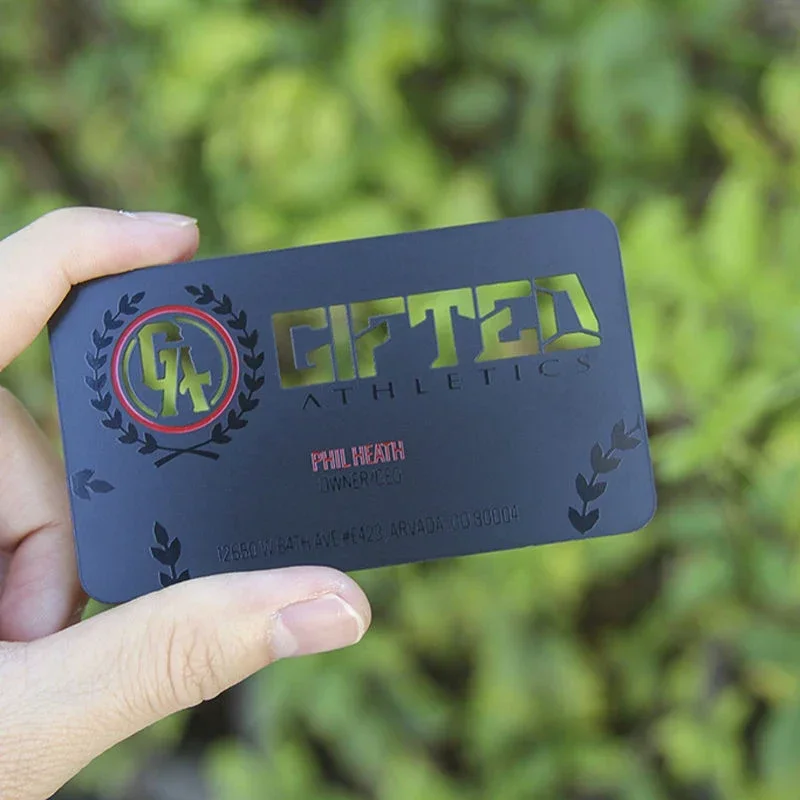 بطاقة عمل معدنية سوداء غير لامعة فاخرة محفورة بشعار فارغ من الفولاذ المقاوم للصدأ بطاقة VIP للعضوية