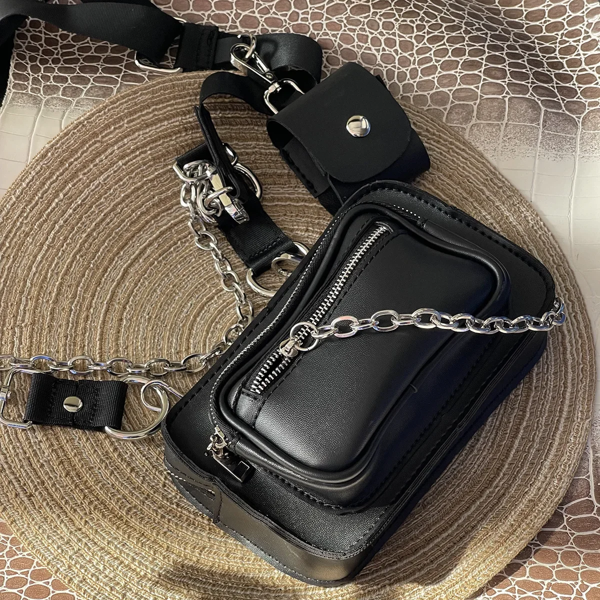 New Fashion Trend Versatile Chain Design Sense Mini Bag Accessories High Street Cool One Shoulder Crossbody Bag  handbags