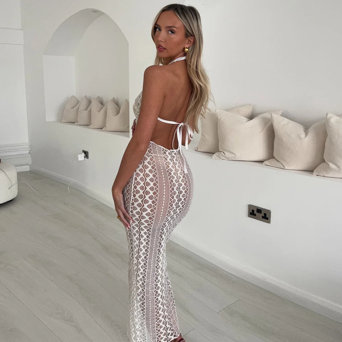 Gaun Halter Neck Transparan dengan Tali Renda Tanpa Punggung, Model Terbaru Musim Panas 2025 untuk Wanita, Warna Solid, Gaya Sederhana, dan Berkelas