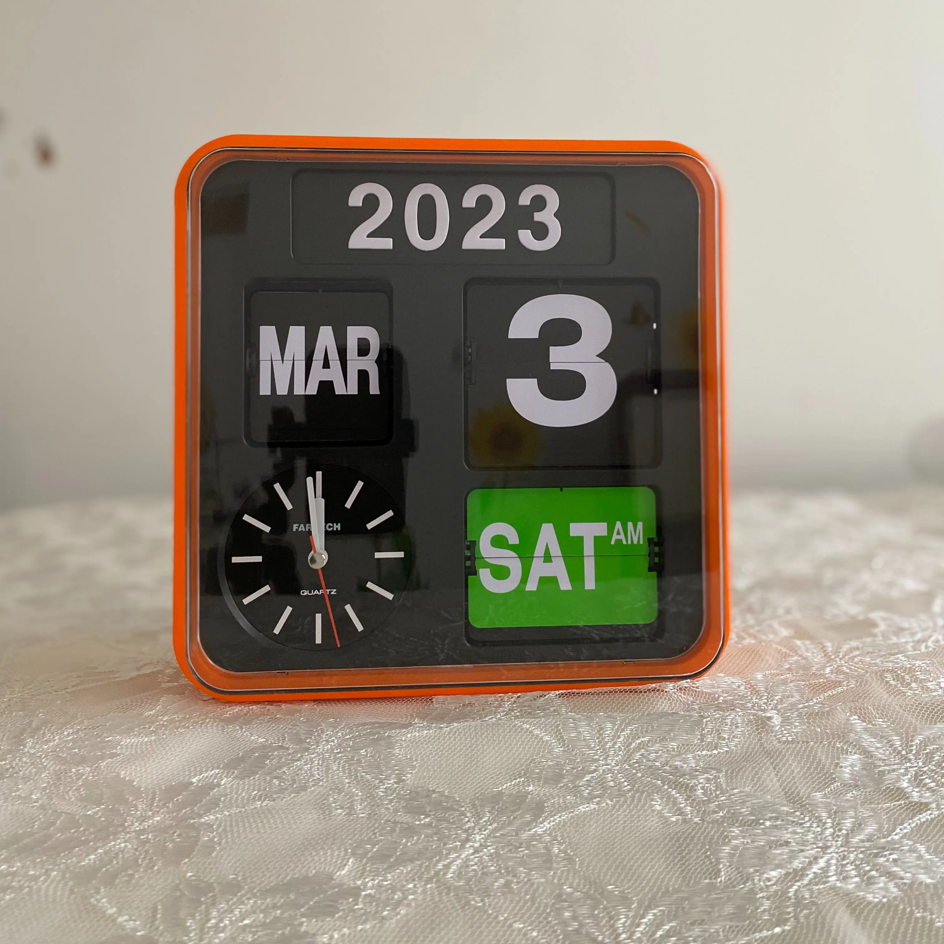 Fartech Taiwan page turning Orange Classic Bedroom Living Room 24cm Flip Leaf Clock