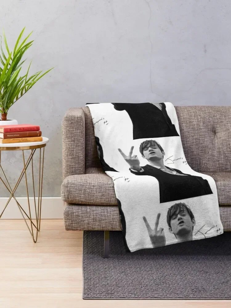 Jarvis Cocker Outline V Sign Artwork with Autograph Clear Background Iconic Throw Blanket For Sofa Thin Thermal Plaid Blankets