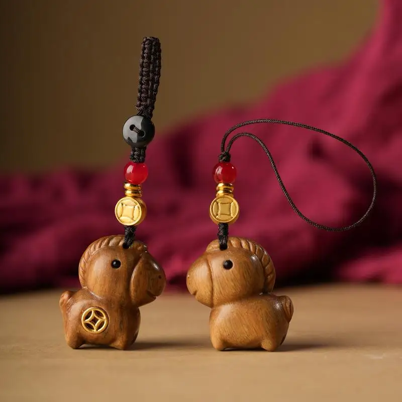 1pc criativo sândalo cavalo pingente chaveiro ano do cavalo corrente do telefone móvel mochila pendurado decoração presentes de ano novo